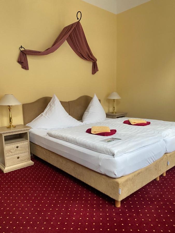 Hotel Garni Am Dippeplatz 크베들린부르크 외부 사진